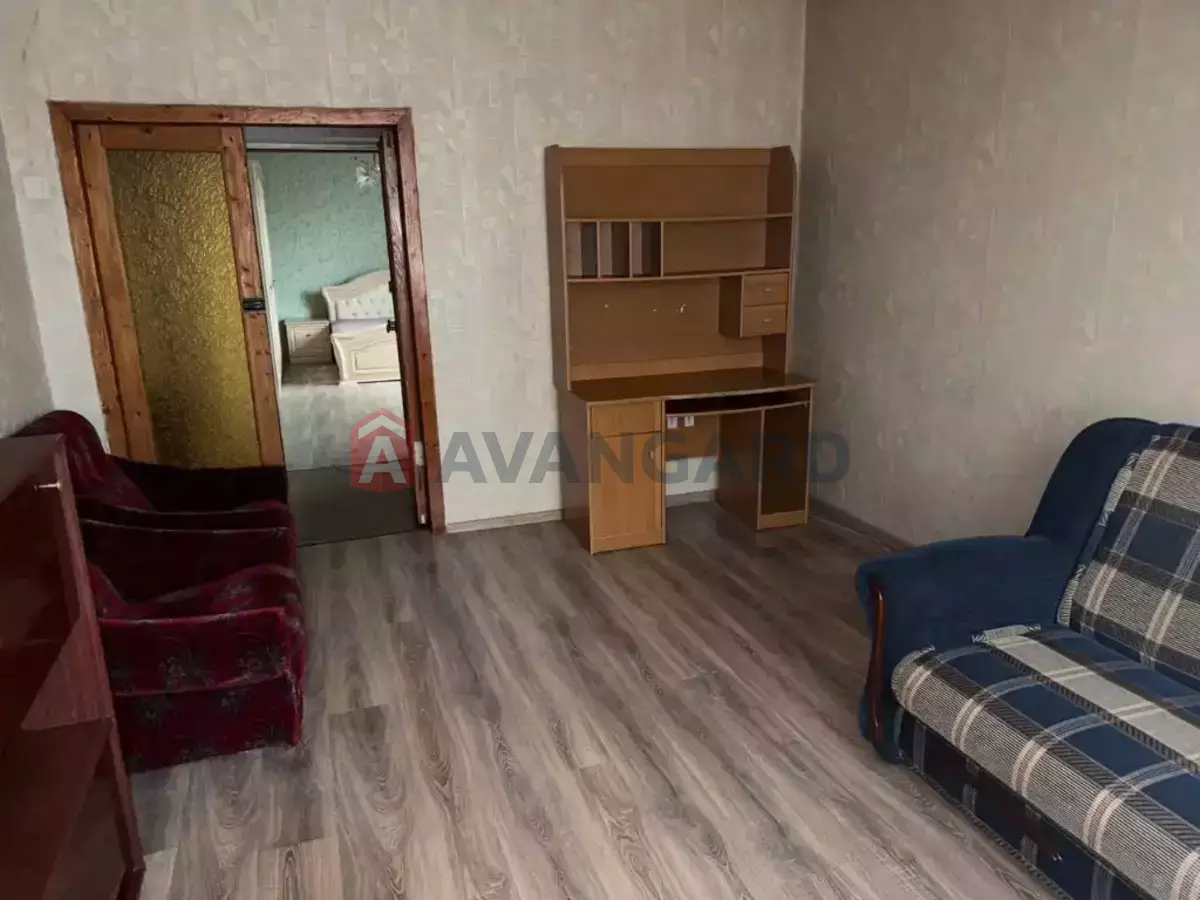 2 ��. ��������, 60/-/9 ��. �., 4/5 ������ ���� 8