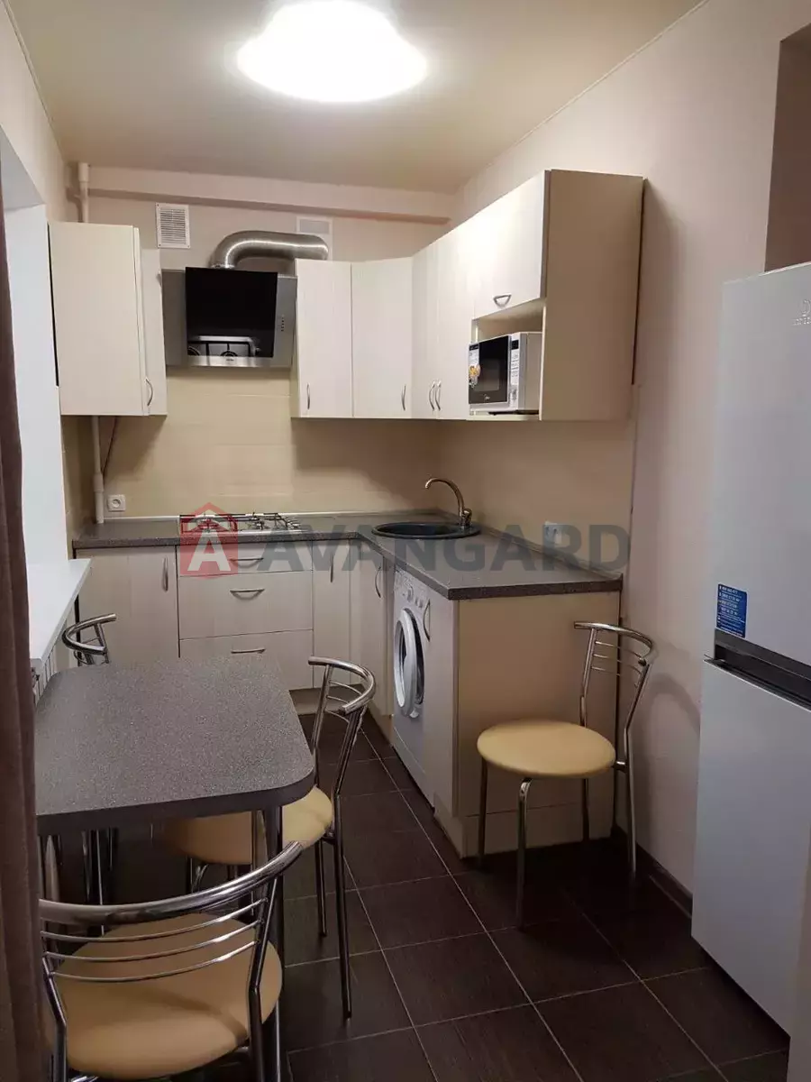 2 ��. ��������, 44/-/- ��. �., 3/5 ������ ���� 8