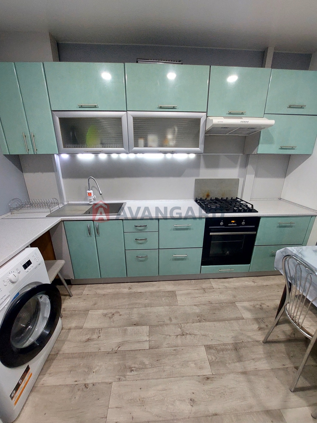 4 ����. ��������, 84/65/12 ��. �., 9/10 ���� ���� 10