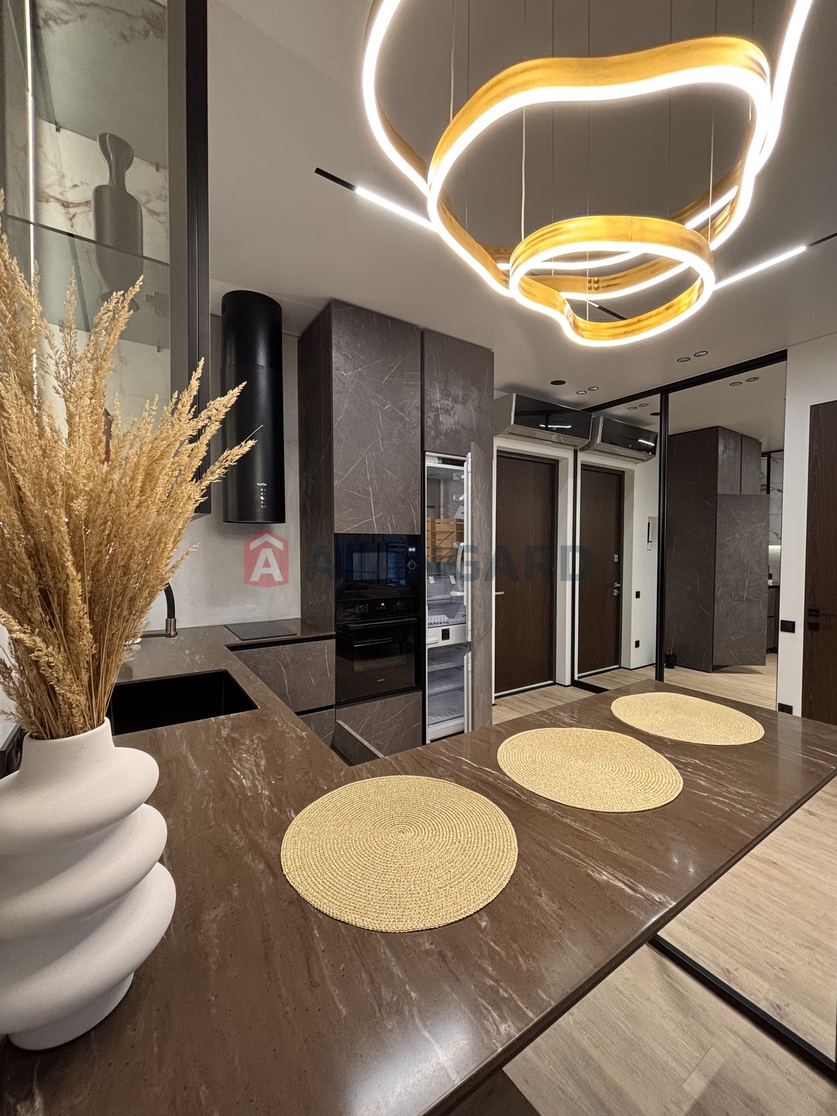 1 ��. ��������, 52/37/5 ��. �., 8/10 ������ ���� 12