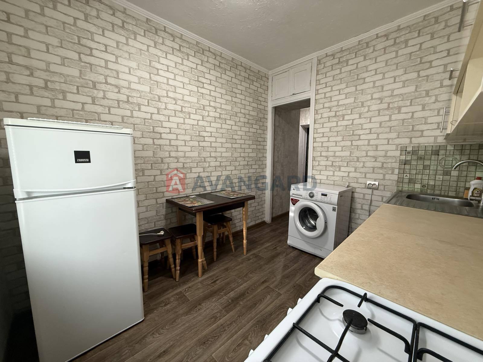 1 . , 39/-/9 . ., 4/9   12