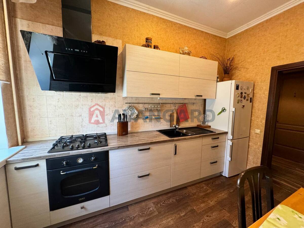 3 ����. ��������, 65/40/8 ��. �., 2/2 ���� ���� 13