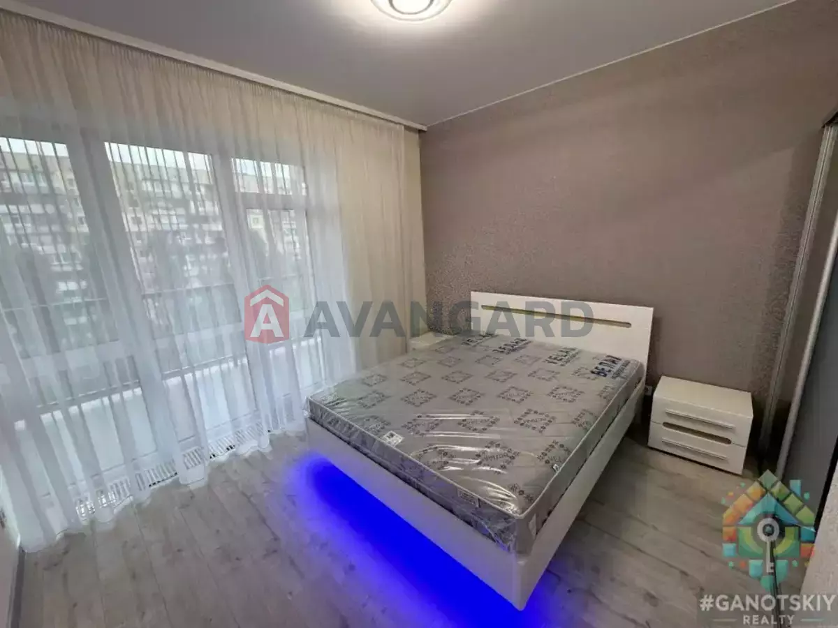 3 ��. ��������, 70/-/- ��. �., 5/15 ������ ���� 12