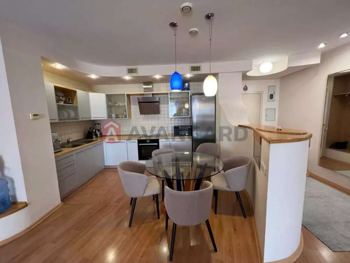 3 ����. ��������, 110/-/18 ��. �., 8/10 ���� ���� 4