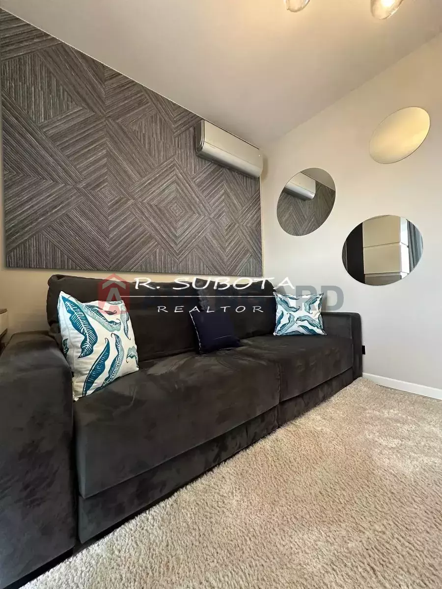 4 ��. ��������, 140/-/- ��. �., 19/24 ������ ���� 10