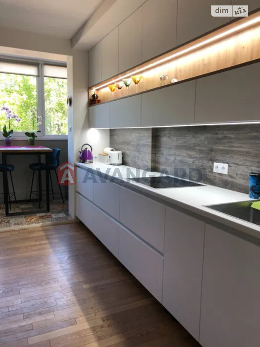 1 ��. ��������, 31/-/- ��. �., 3/17 ������ ���� 9