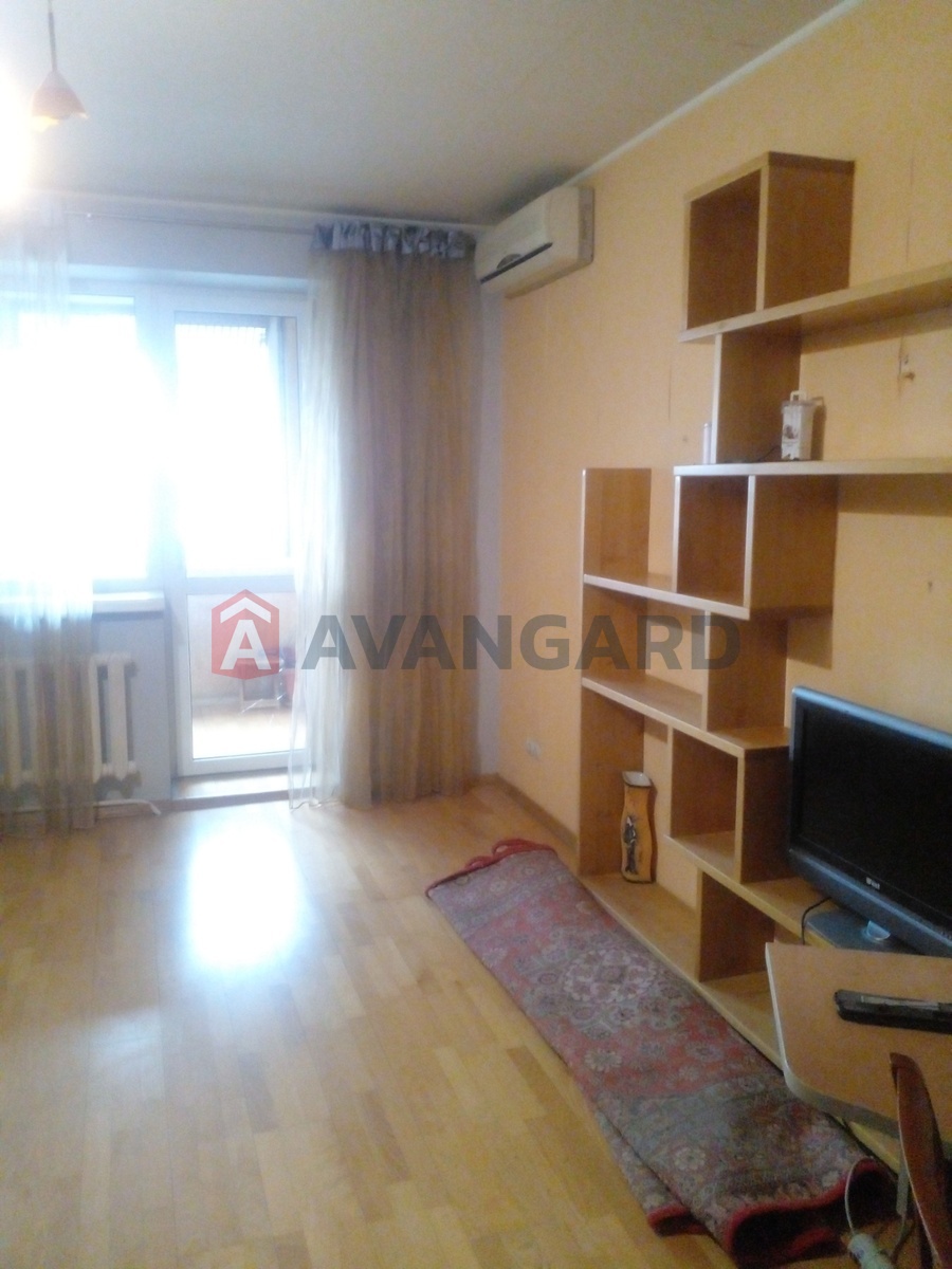 2 ����. ��������, 70/-/12 ��. �., 10/12 ���� ���� 8