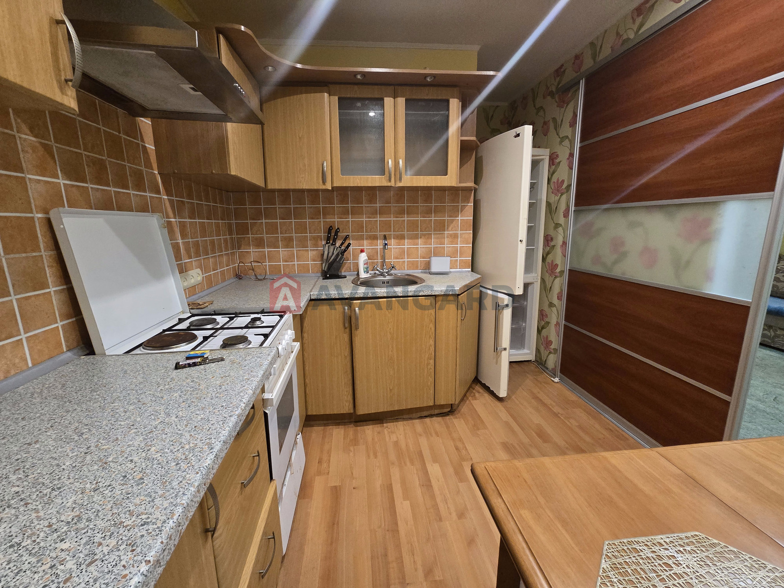 1 ����. ��������, 32/-/- ��. �., 5/5 ���� ���� 6