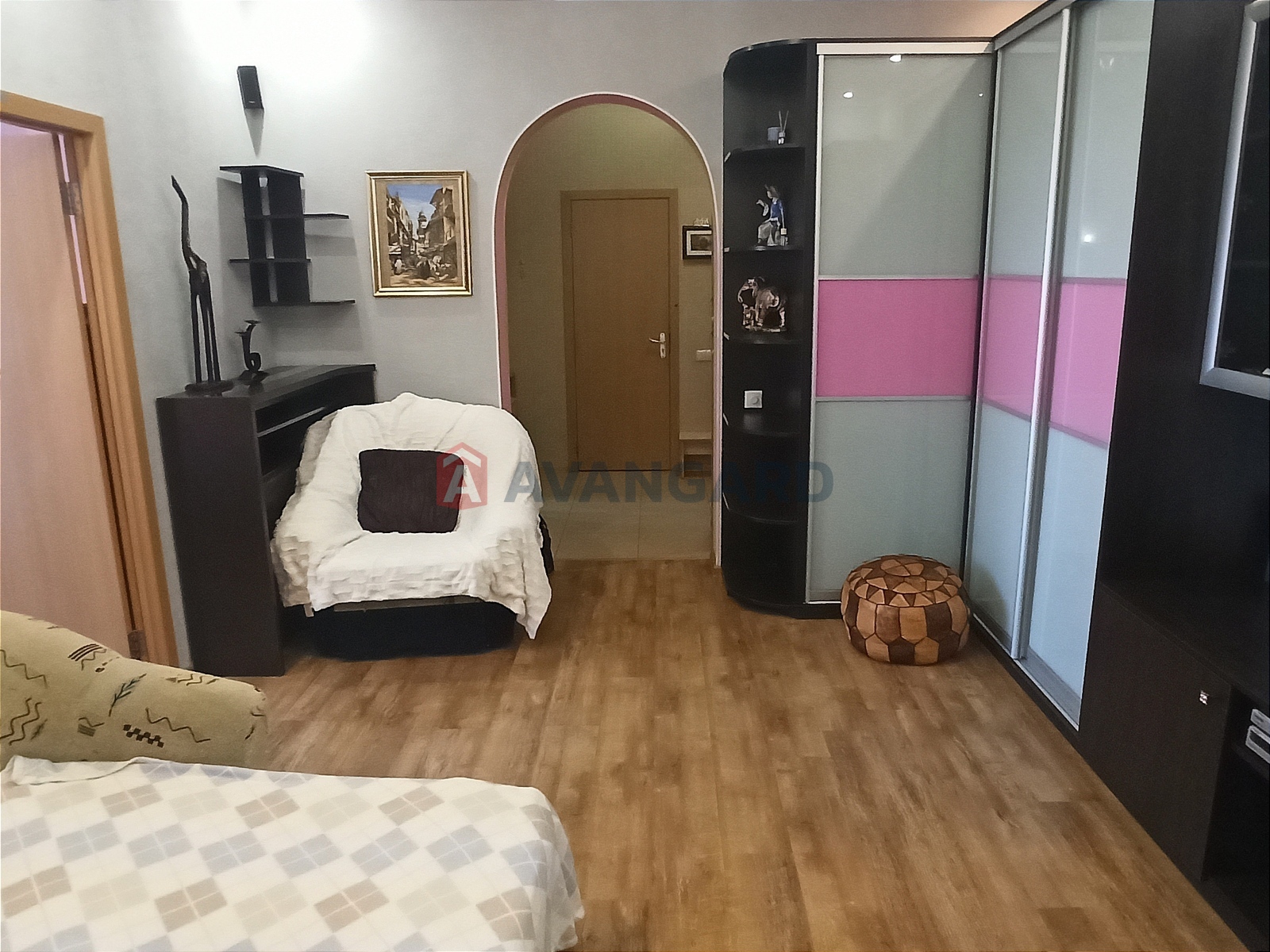 3 ����. ��������, 94/56/18 ��. �., 15/25 ���� ���� 8