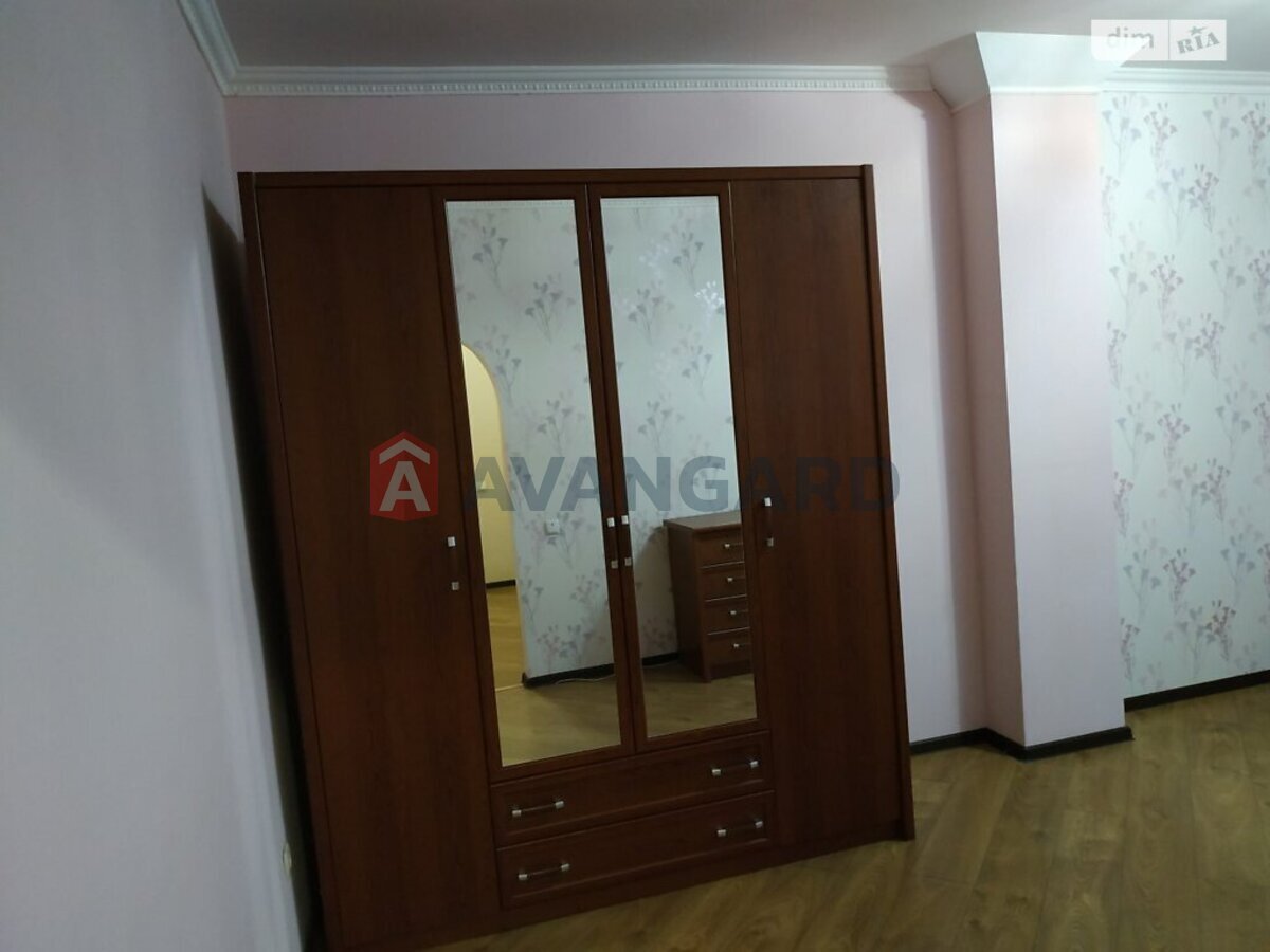 1 ����. ��������, 51/20/17 ��. �., 4/10 ���� ���� 12