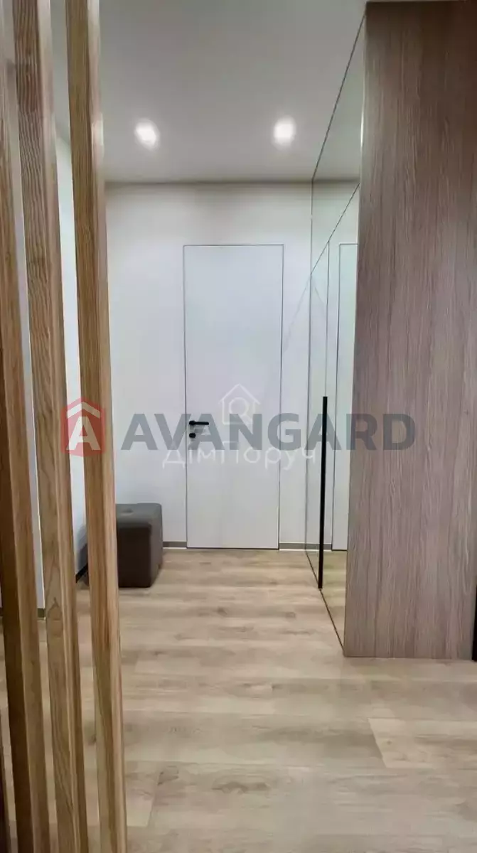 2 ����. ��������, 39/18/5 ��. �., 3/6 ���� ���� 17