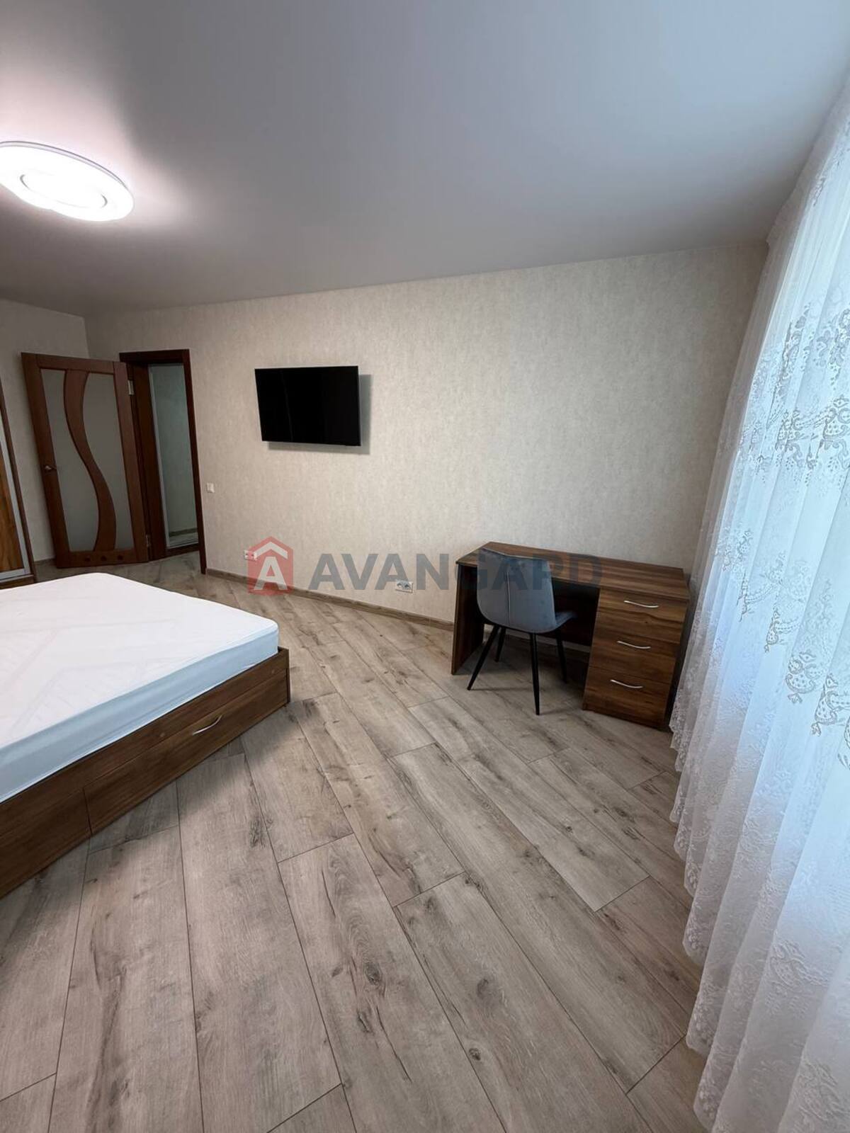 2 ��. ��������, 65/-/9,5 ��. �., 3/10 ������ ���� 20