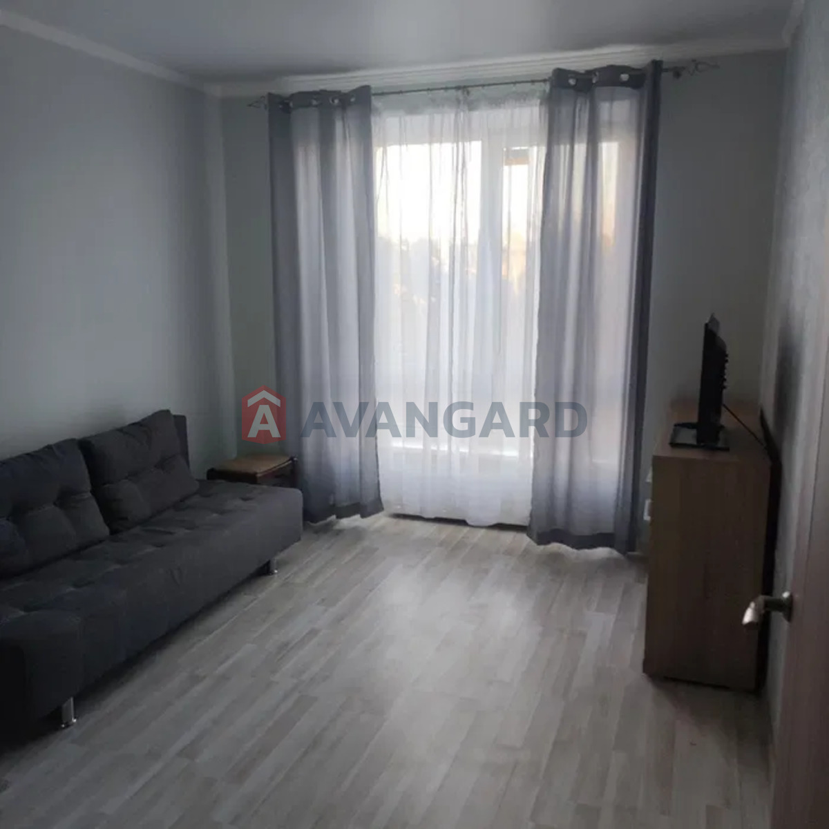 1 ��. ��������, 38/-/12 ��. �., 5/12 ������ ���� 8