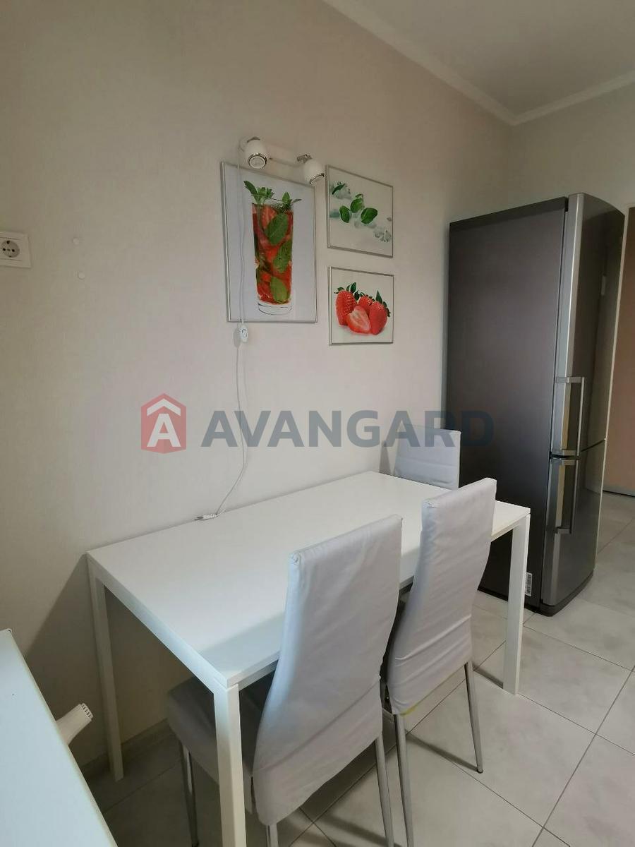 1 ��. ��������, 44 / 18 / 10 ��. �., 10/22 ������ ���� 8