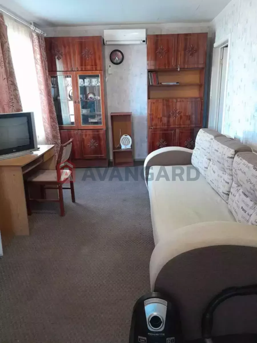 1 ��. ��������, 33/18/8 ��. �., 6/9 ������ ���� 2