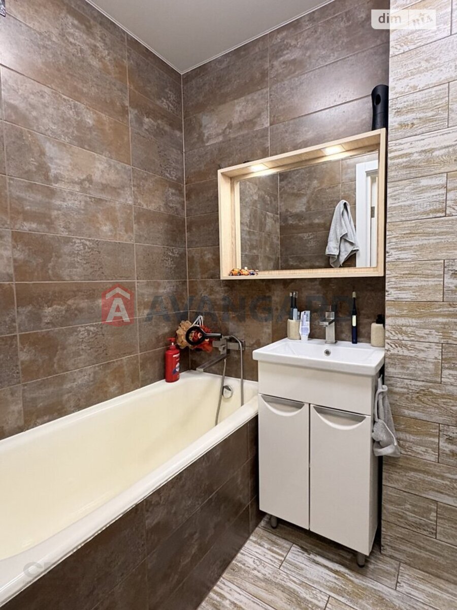 2 ����. ��������, 43/28/7 ��. �., 4/5 ���� ���� 18