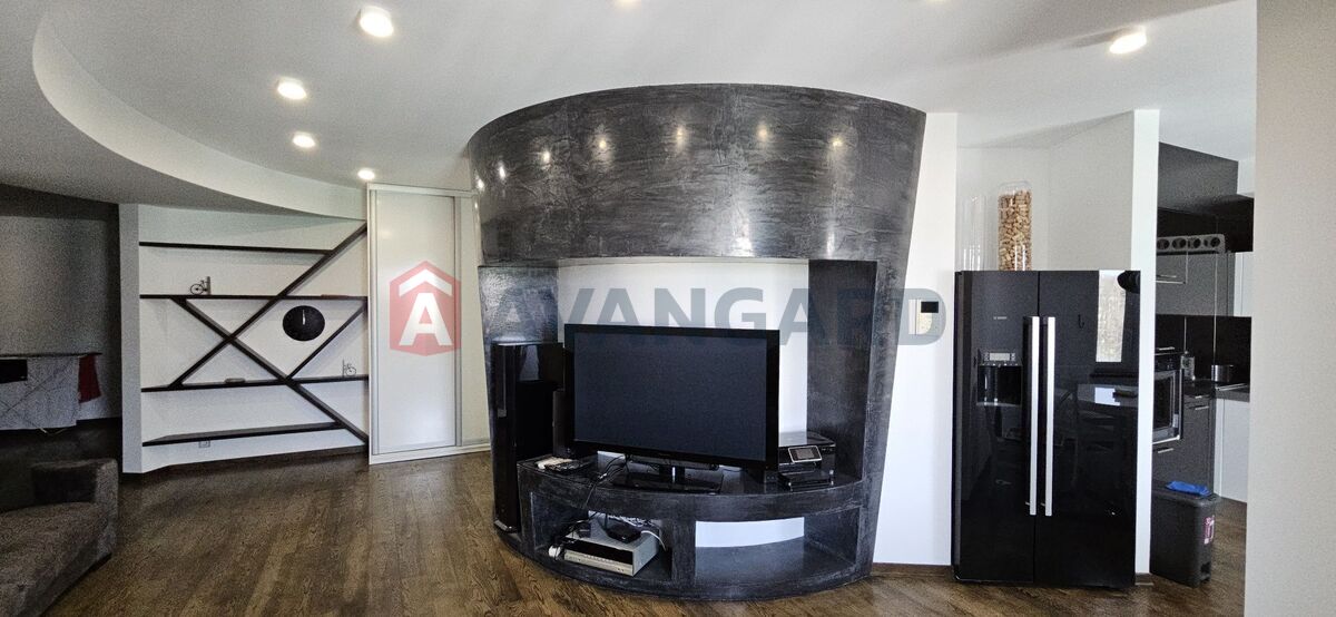 4 ��. ��������, 157/-/15 ��. �., 8/9 ������ ���� 3