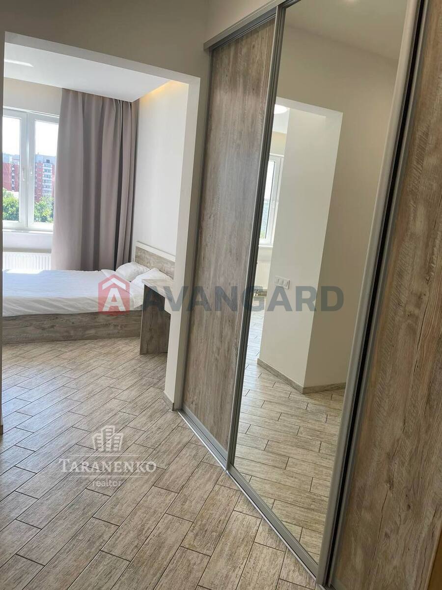 1 ����. ��������, 40/-/10 ��. �., 9/24 ���� ���� 5