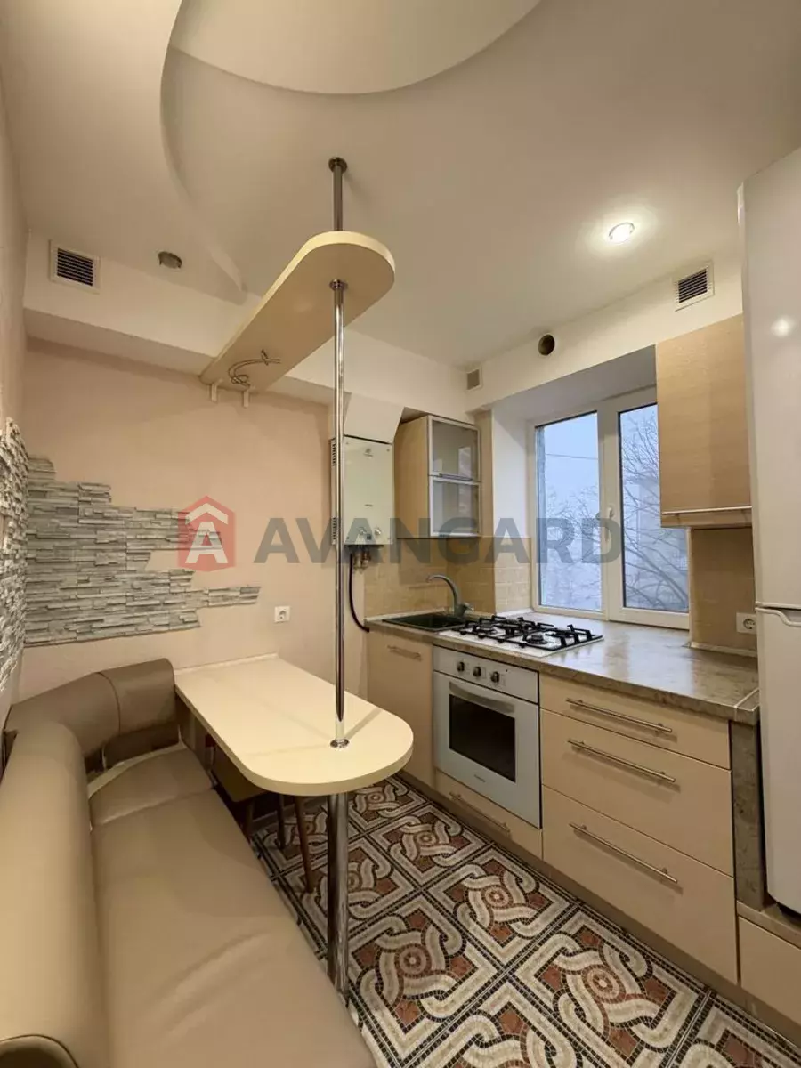 2 ����. ��������, 48/-/6 ��. �., 5/5 ���� ���� 15