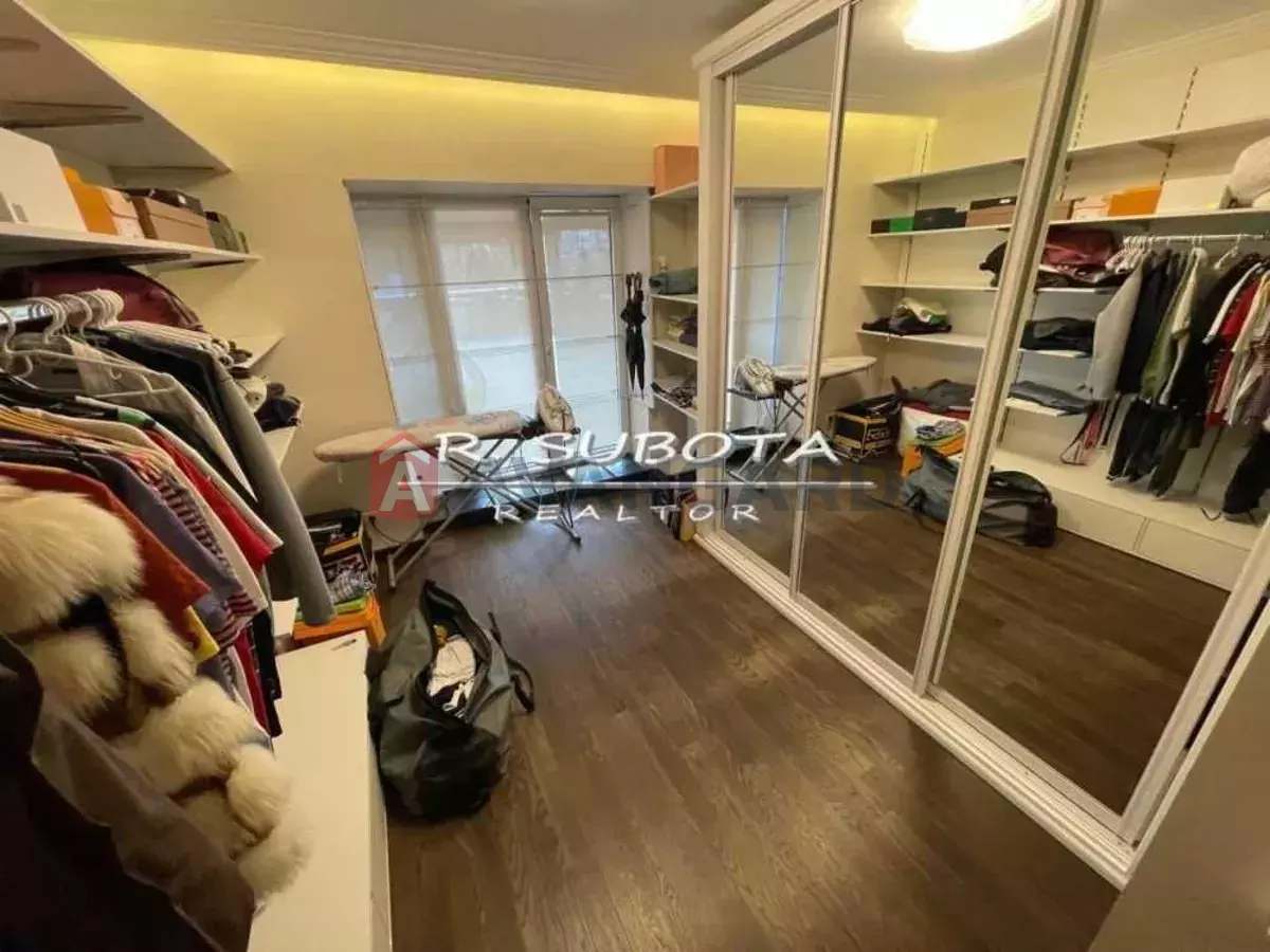 4 ����. ��������, 300/-/50 ��. �., 7/16 ���� ���� 3