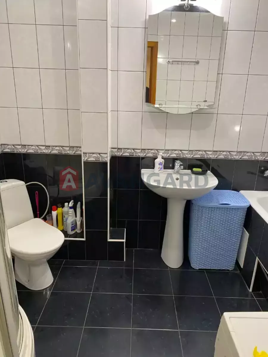 2 ��. ��������, 75/-/- ��. �., 8/10 ������ ���� 21