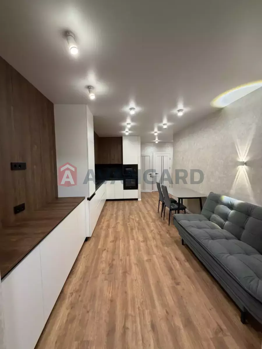 2 ����. ��������, 53/-/- ��. �., 10/10 ���� ���� 1