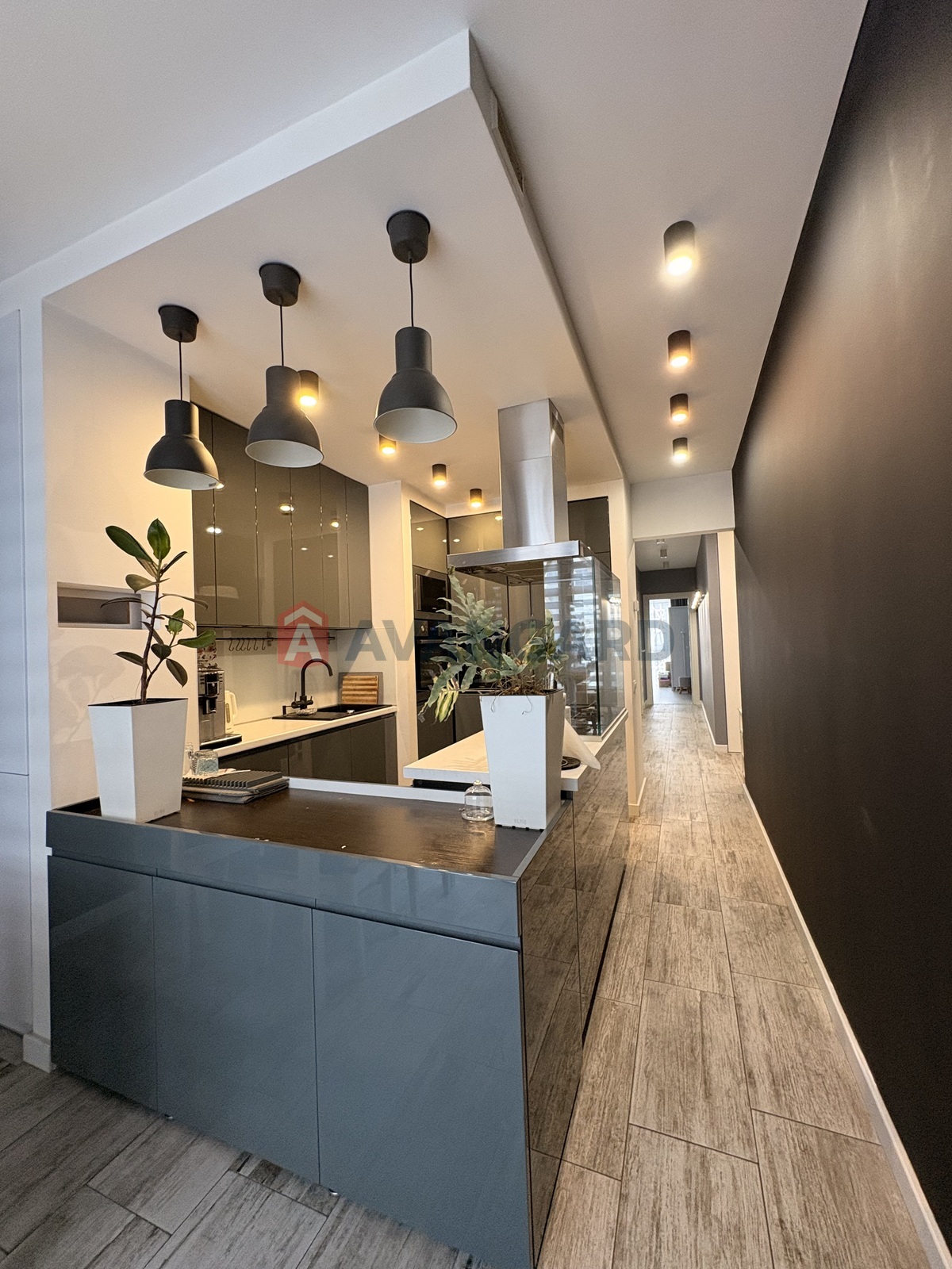 2 ��. ��������, 67/34/18 ��. �., 4/4 ������ ���� 10