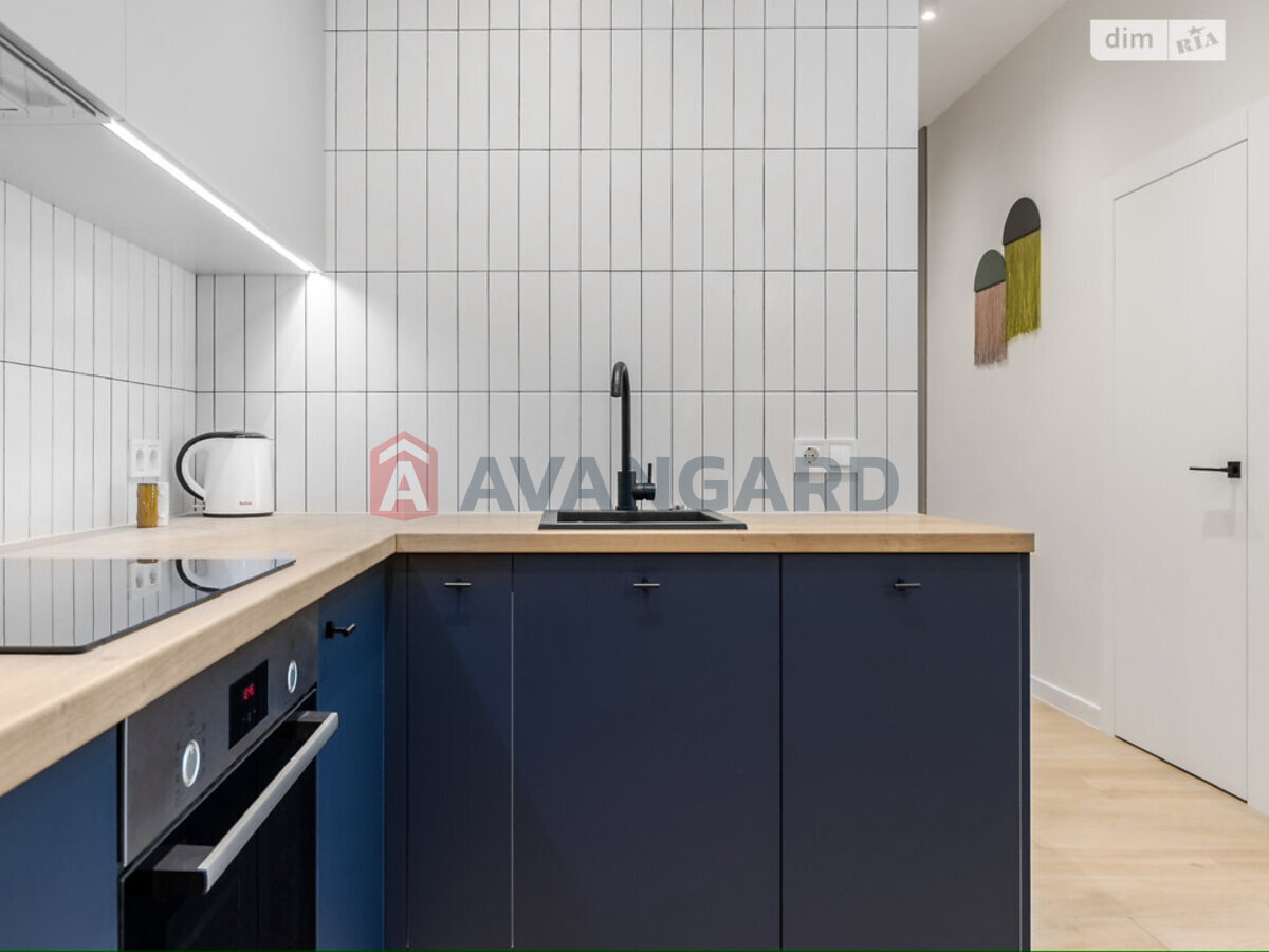 1 ��. ��������, 45/19/5 ��. �., 8/10 ������ ���� 6