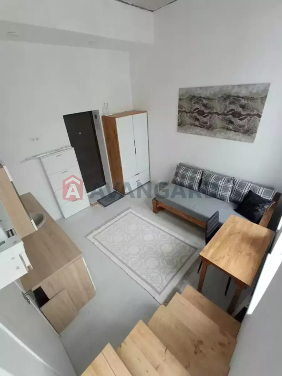 1 ��. ��������, 25/-/10 ��. �., 2/3 ������ ���� 9