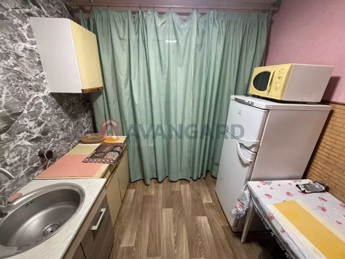 1 ��. ��������, 50/-/5 ��. �., 2/14 ������ ���� 8
