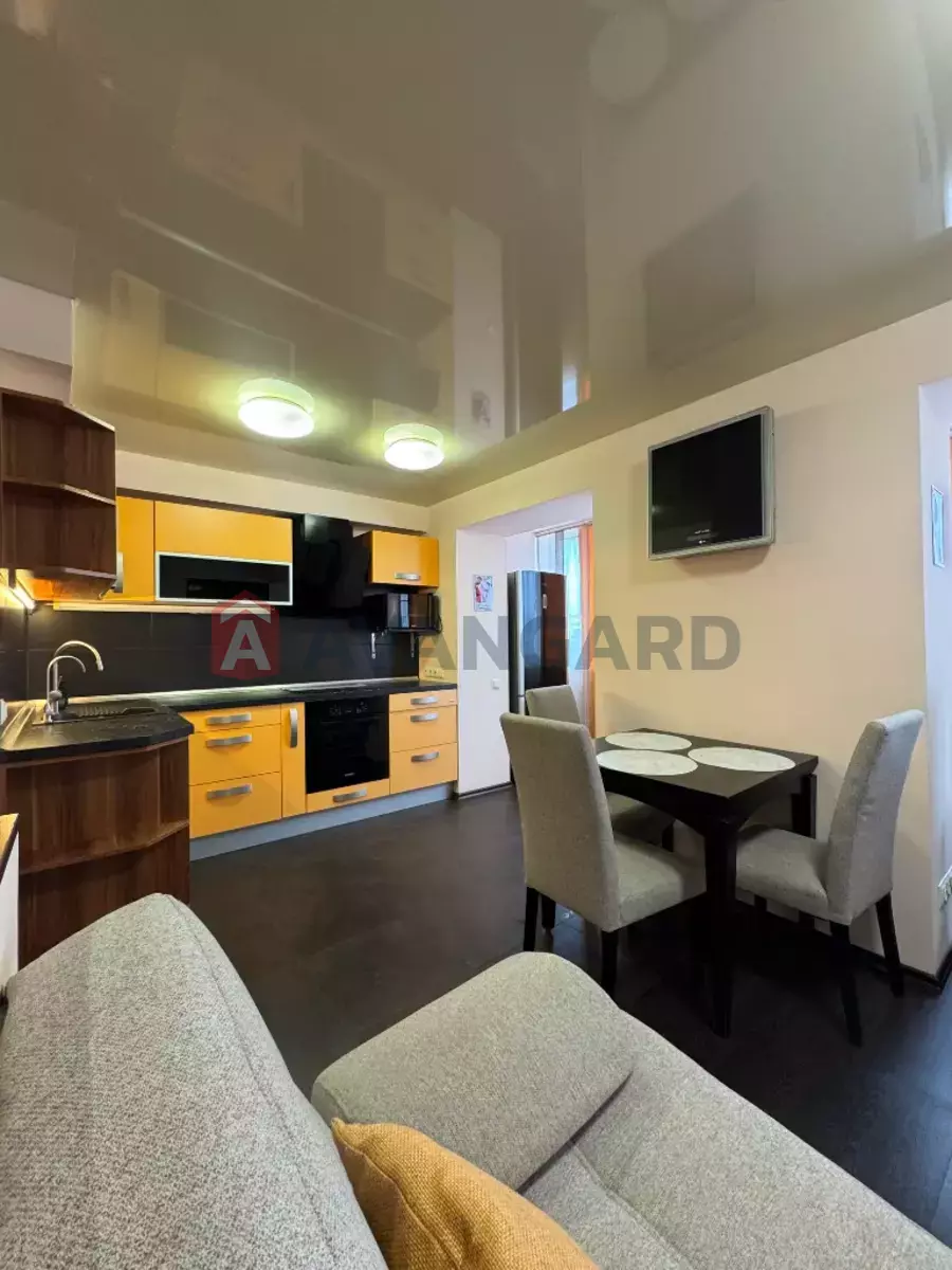 1 ��. ��������, 40/17/14 ��. �., 8/12 ������ ���� 5