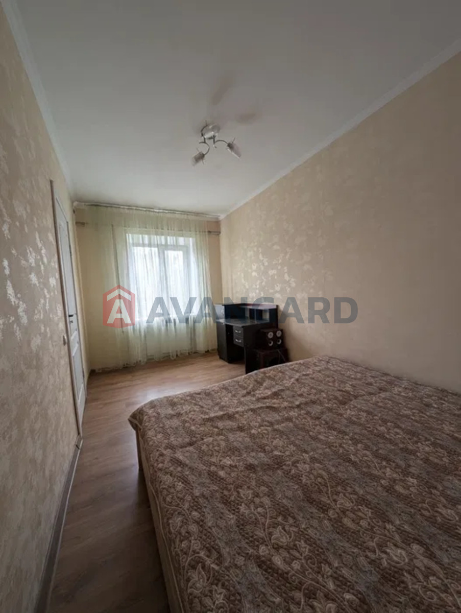 3 ��. ��������, 57/-/10 ��. �., 5/5 ������ ���� 4