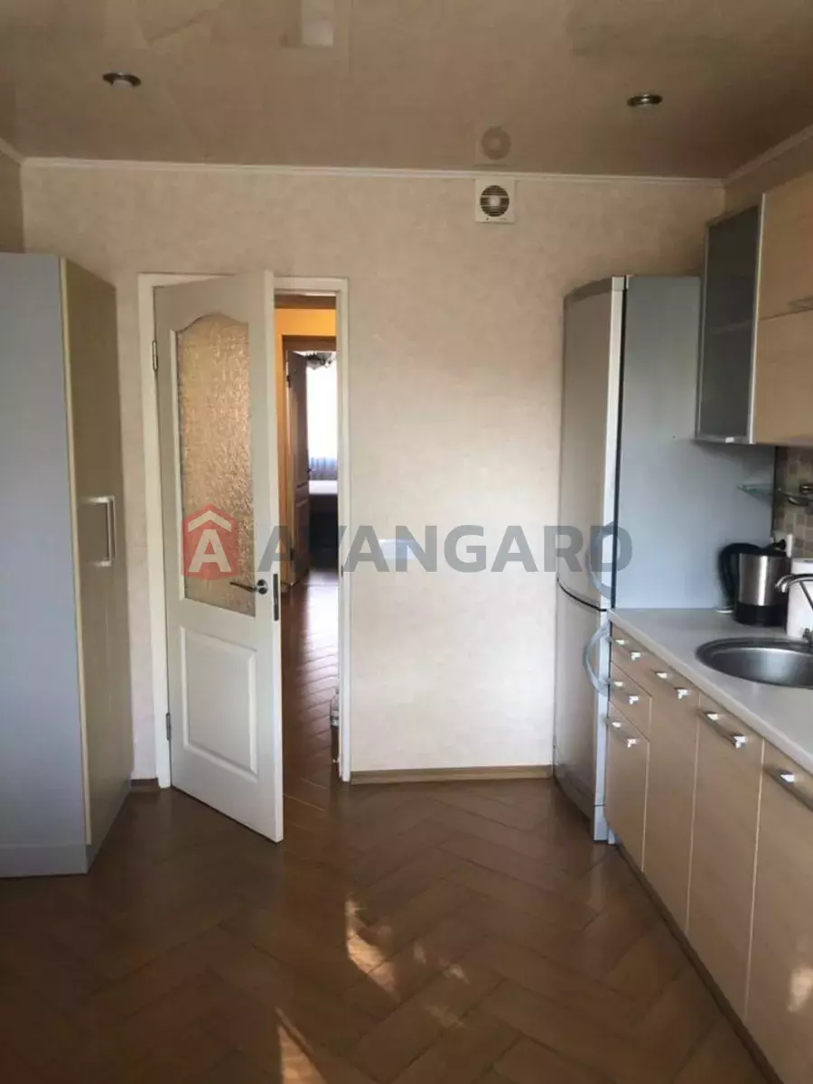 2 ��. ��������, 60/-/11 ��. �., 4/5 ������ ���� 9