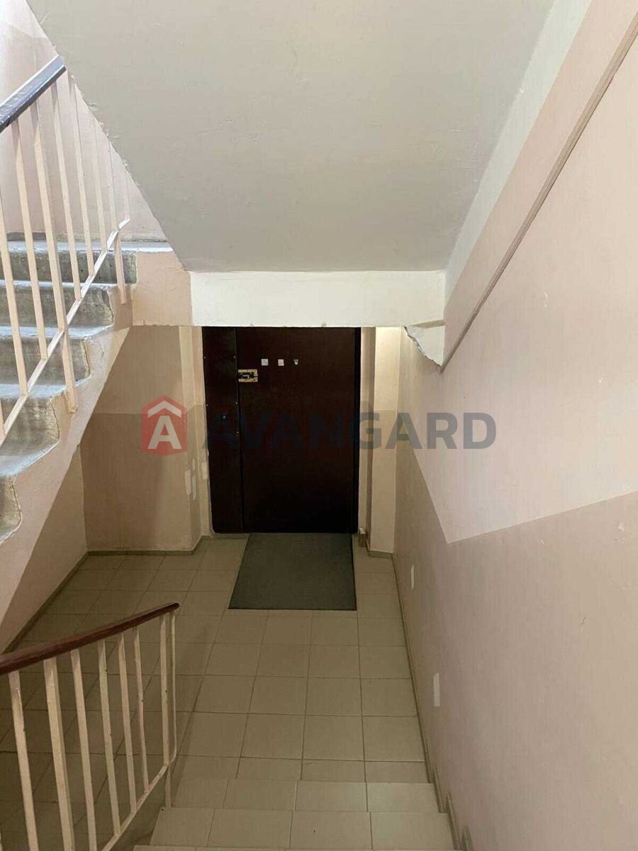 1 ����. ��������, 32.6/17.1/9 ��. �., 8/12 ���� ���� 3