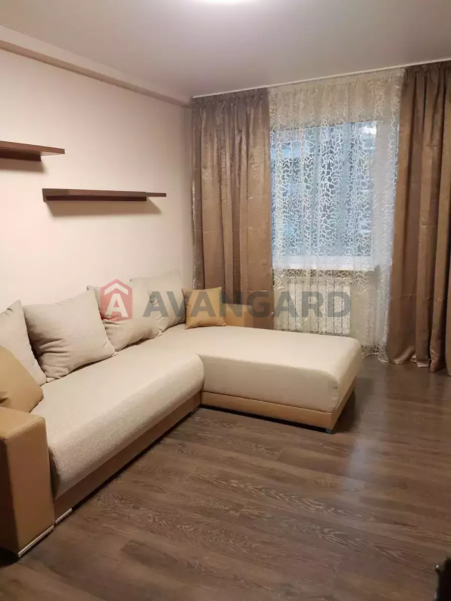 2 ��. ��������, 44/-/- ��. �., 3/5 ������ ���� 5