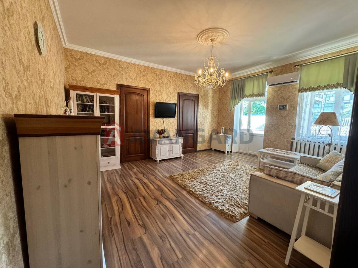 3 ����. ��������, 65/40/8 ��. �., 2/2 ���� ���� 8