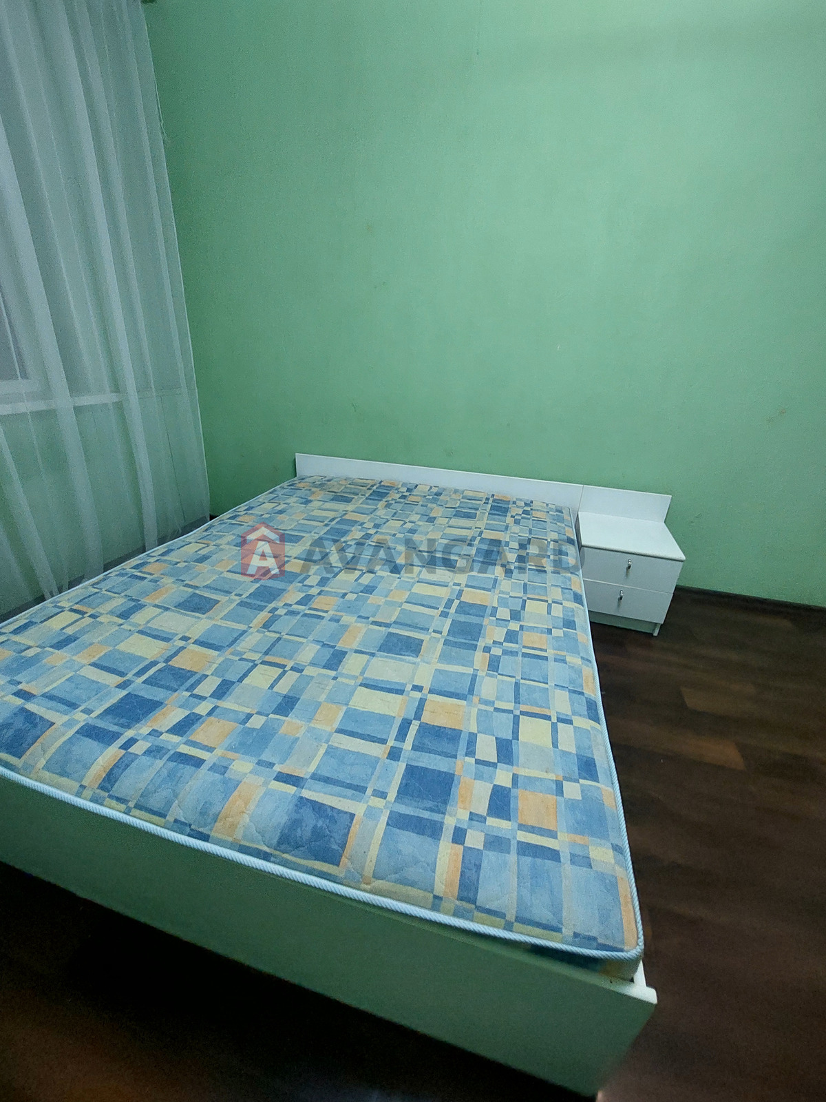 4 ����. ��������, 84/65/12 ��. �., 9/10 ���� ���� 18