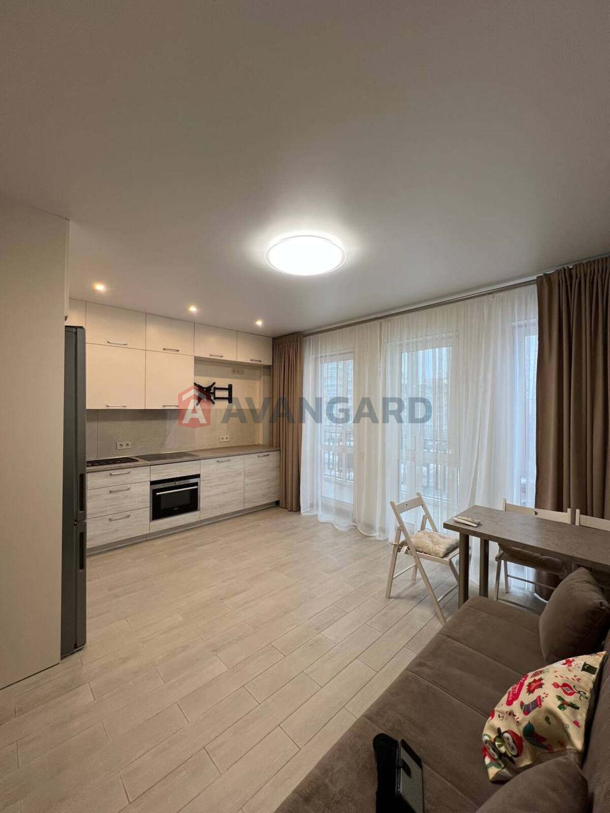 1 ����. ��������, 33/-/25 ��. �., 6/8 ���� ���� 12