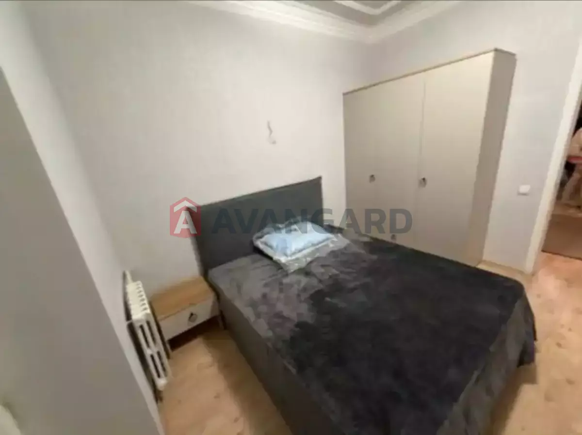 2 ��. ��������, 50/-/- ��. �., 4/5 ������ ���� 4