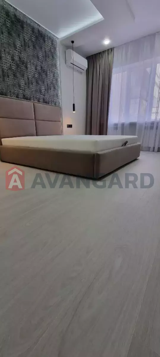 3 ��. ��������, 77/-/- ��. �., 6/11 ������ ���� 4