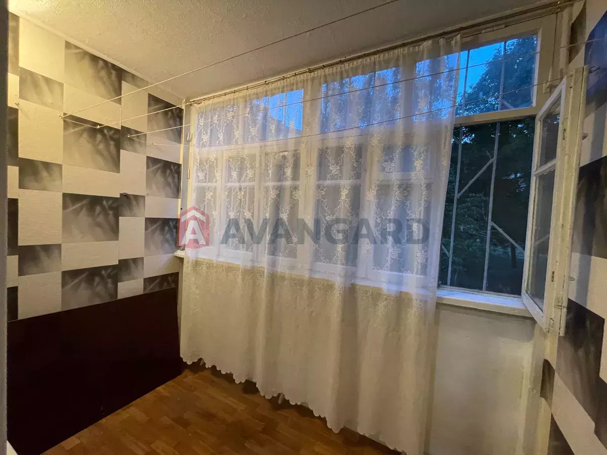 2 ����. ��������, 47/-/8 ��. �., 1/9 ���� ���� 10