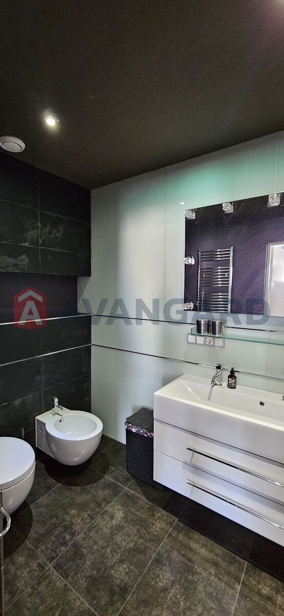 4 ��. ��������, 157/-/15 ��. �., 8/9 ������ ���� 7