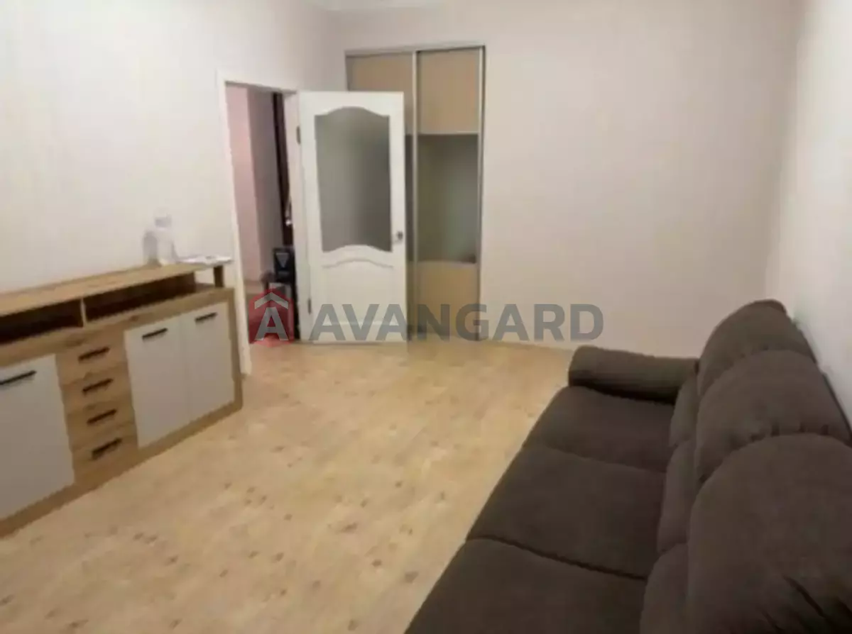 2 ��. ��������, 50/-/- ��. �., 4/5 ������ ���� 7