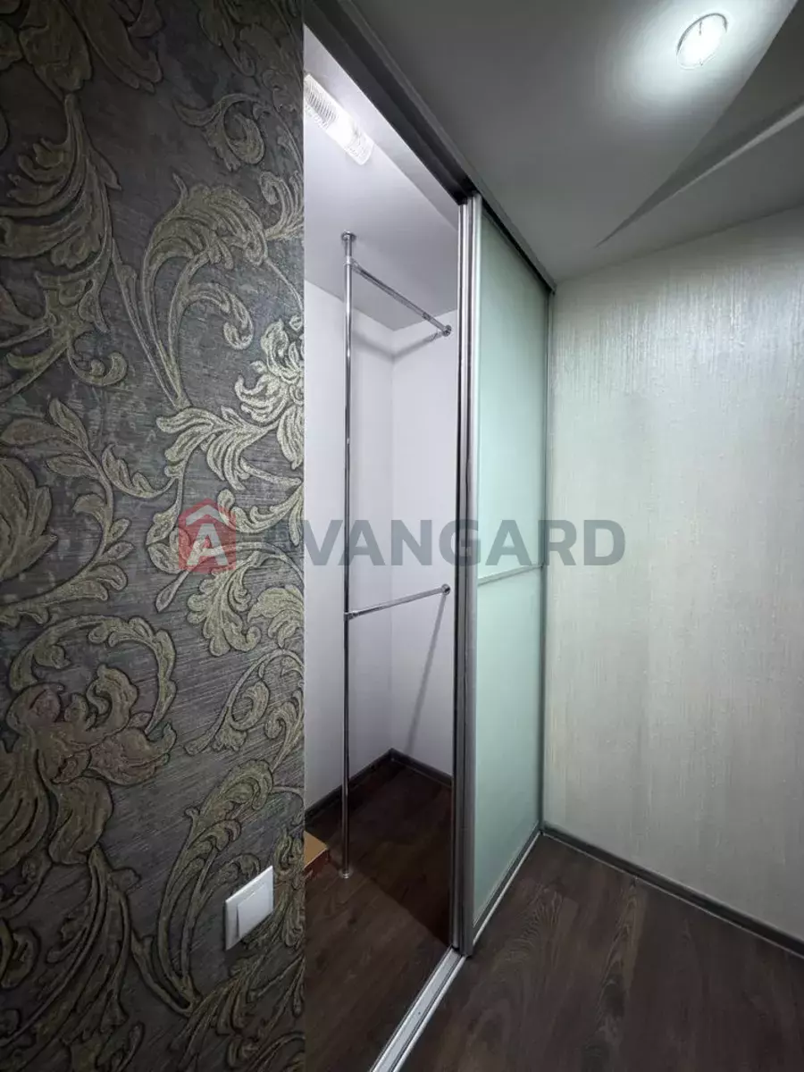 2 ����. ��������, 48/-/6 ��. �., 5/5 ���� ���� 9