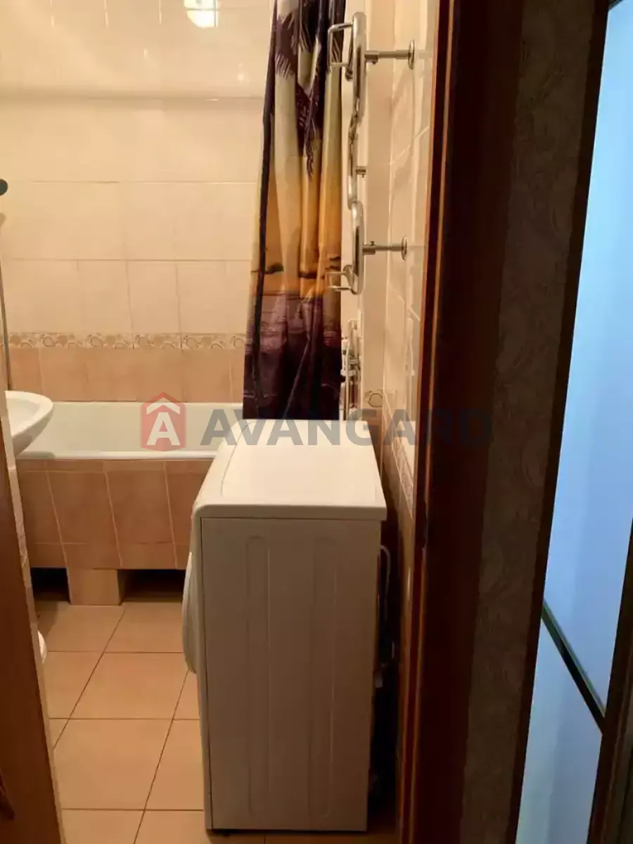 1 ��. ��������, 37/-/- ��. �., 2/4 ������ ���� 6