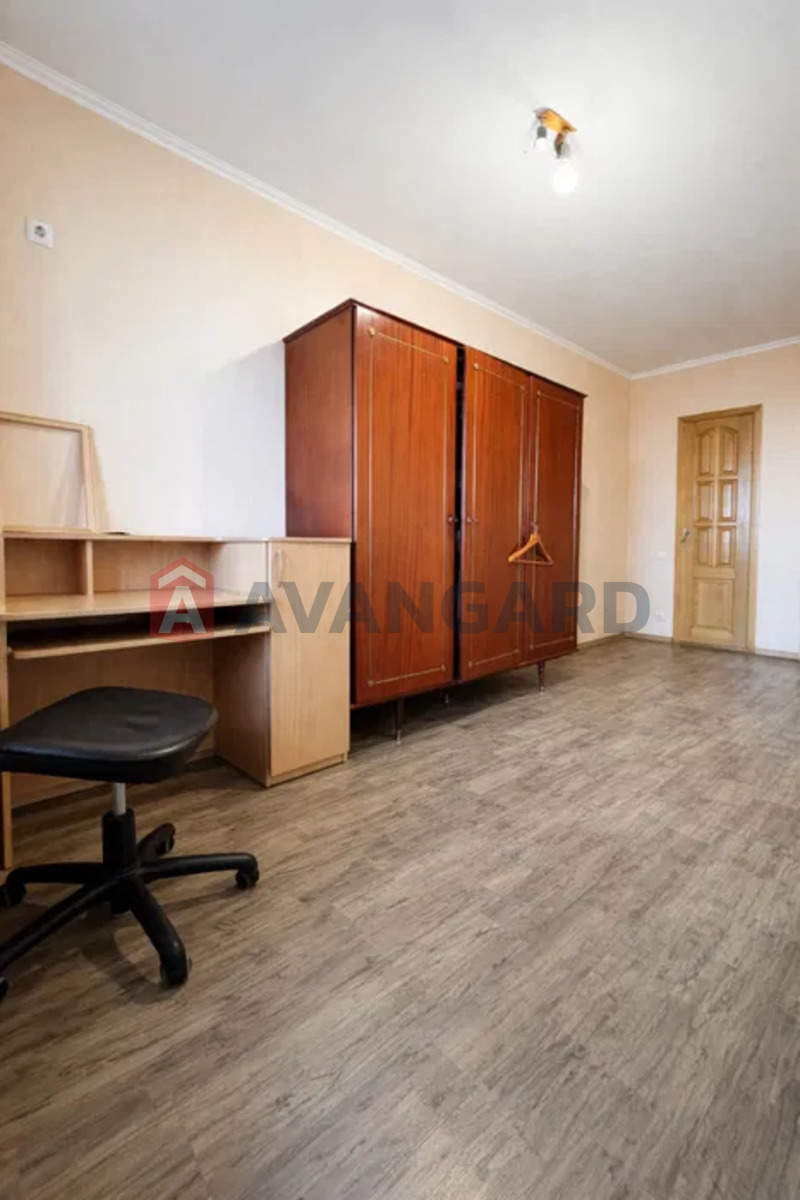 4 ��. ��������, 80,6/49,7/7,8 ��. �., 9/9 ������ ���� 9