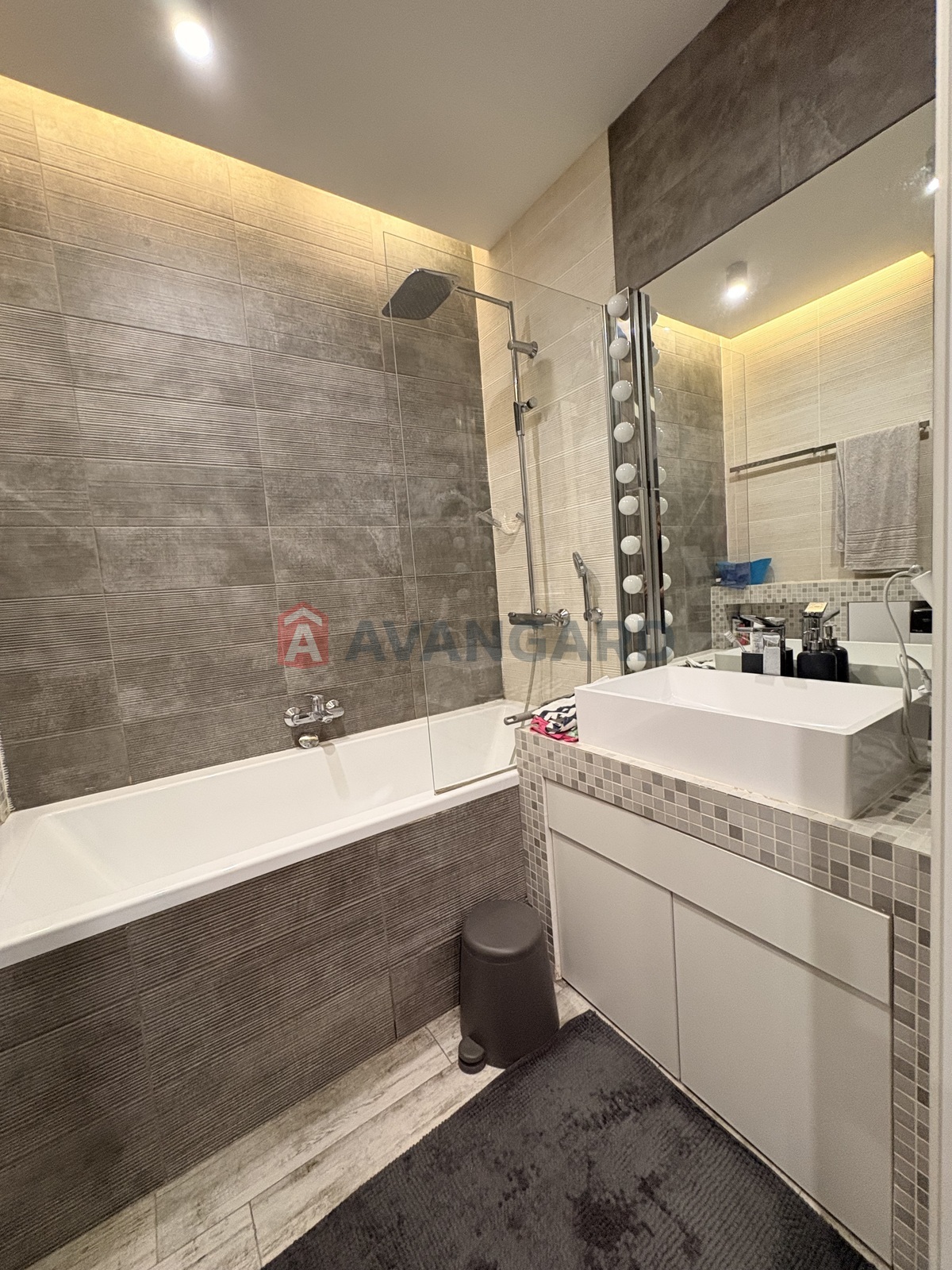 2 ��. ��������, 67/34/18 ��. �., 4/4 ������ ���� 15