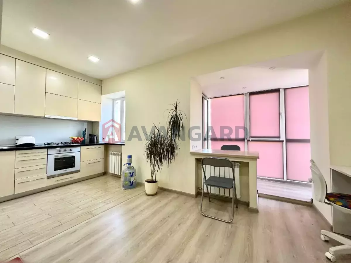 2 ��. ��������, 48/-/- ��. �., 5/5 ������ ���� 4