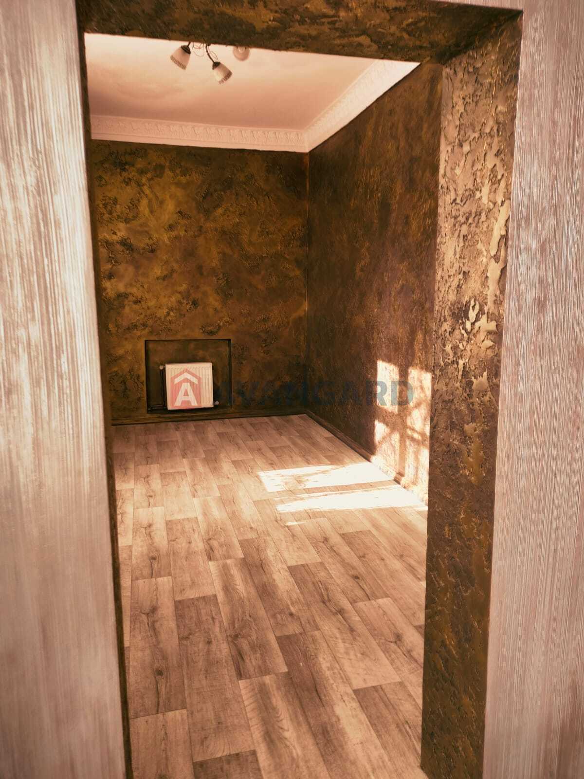 3 ����. ��������, 59.3/39.7/8.5 ��. �., 2/2 ���� ���� 6