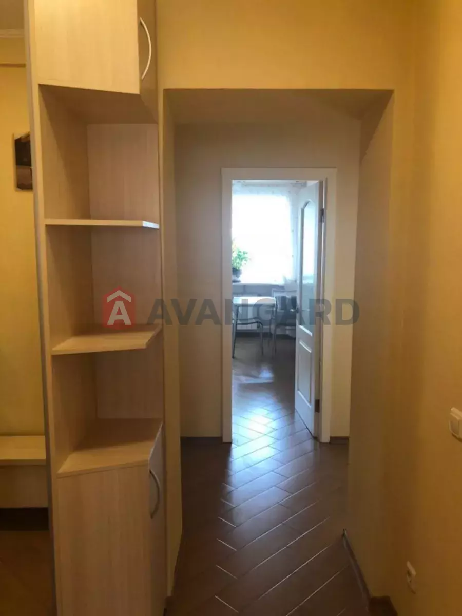 2 ��. ��������, 60/-/11 ��. �., 4/5 ������ ���� 8